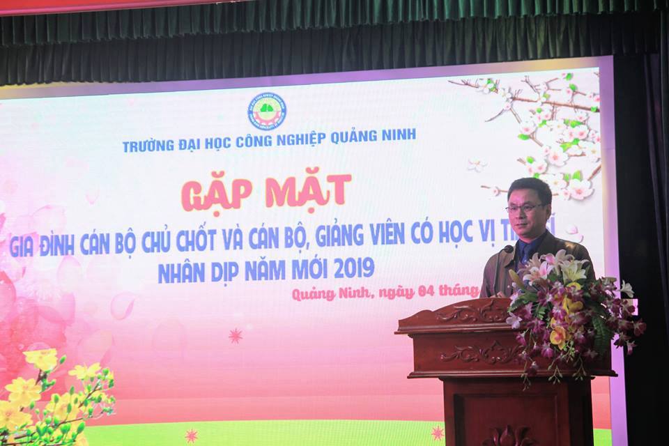 TS. Hoàng Hùng Thắng -  Bí thư Đảng ủy, Hiệu trưởng nhà trường phát biểu tại buổi gặp mặt