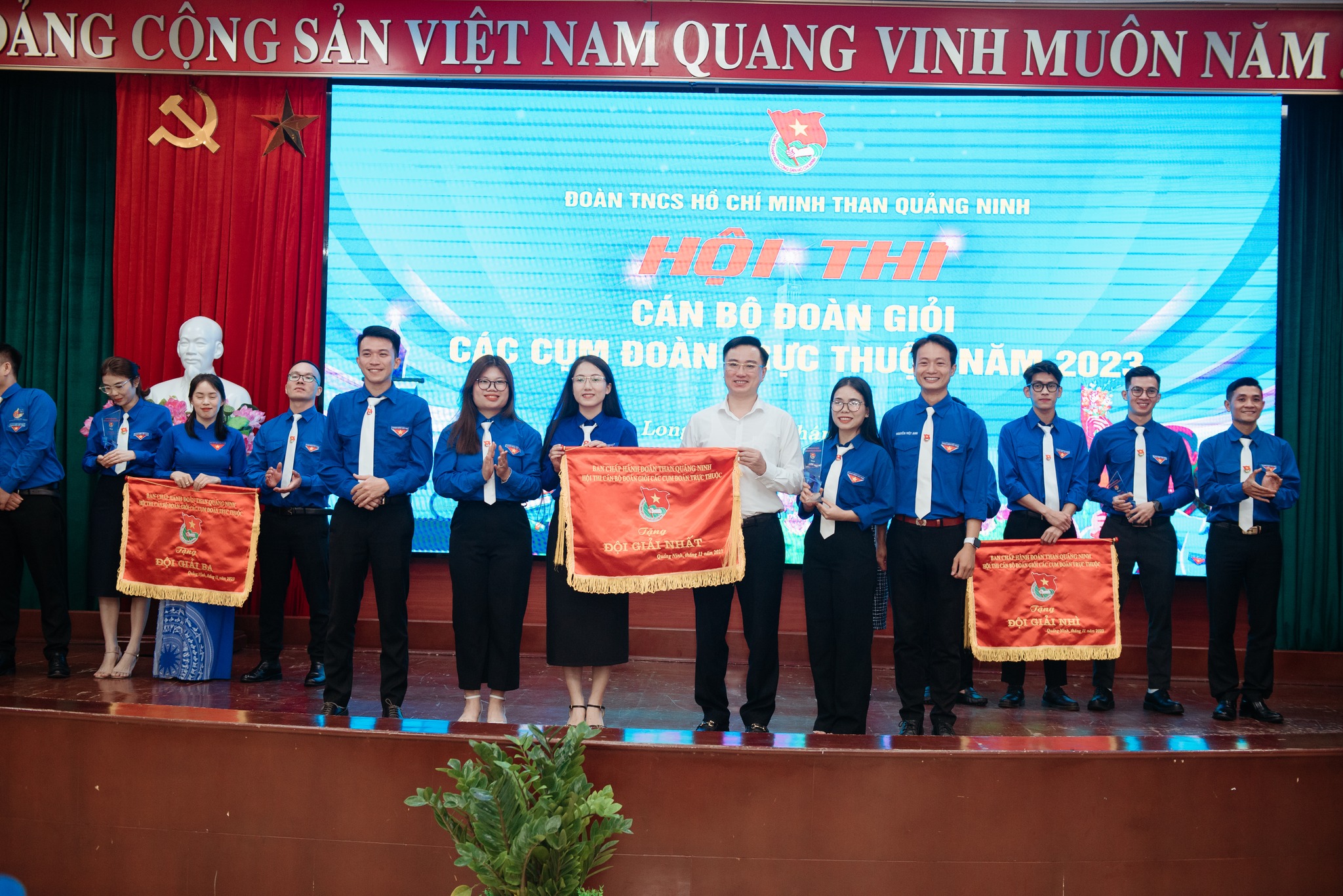 Sinh viên trường Đại học Công nghiệp Quảng Ninh đặt giải Nhất Hội thi Cán b?đoàn giải