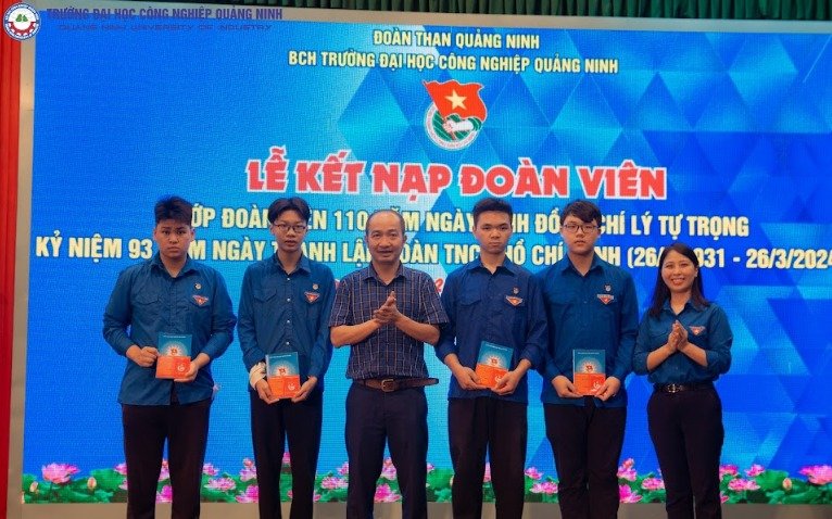 Đoàn Trường Đại học Công nghiệp Quảng Ninh  t?chức kết nạp đoàn viên mới năm 2024