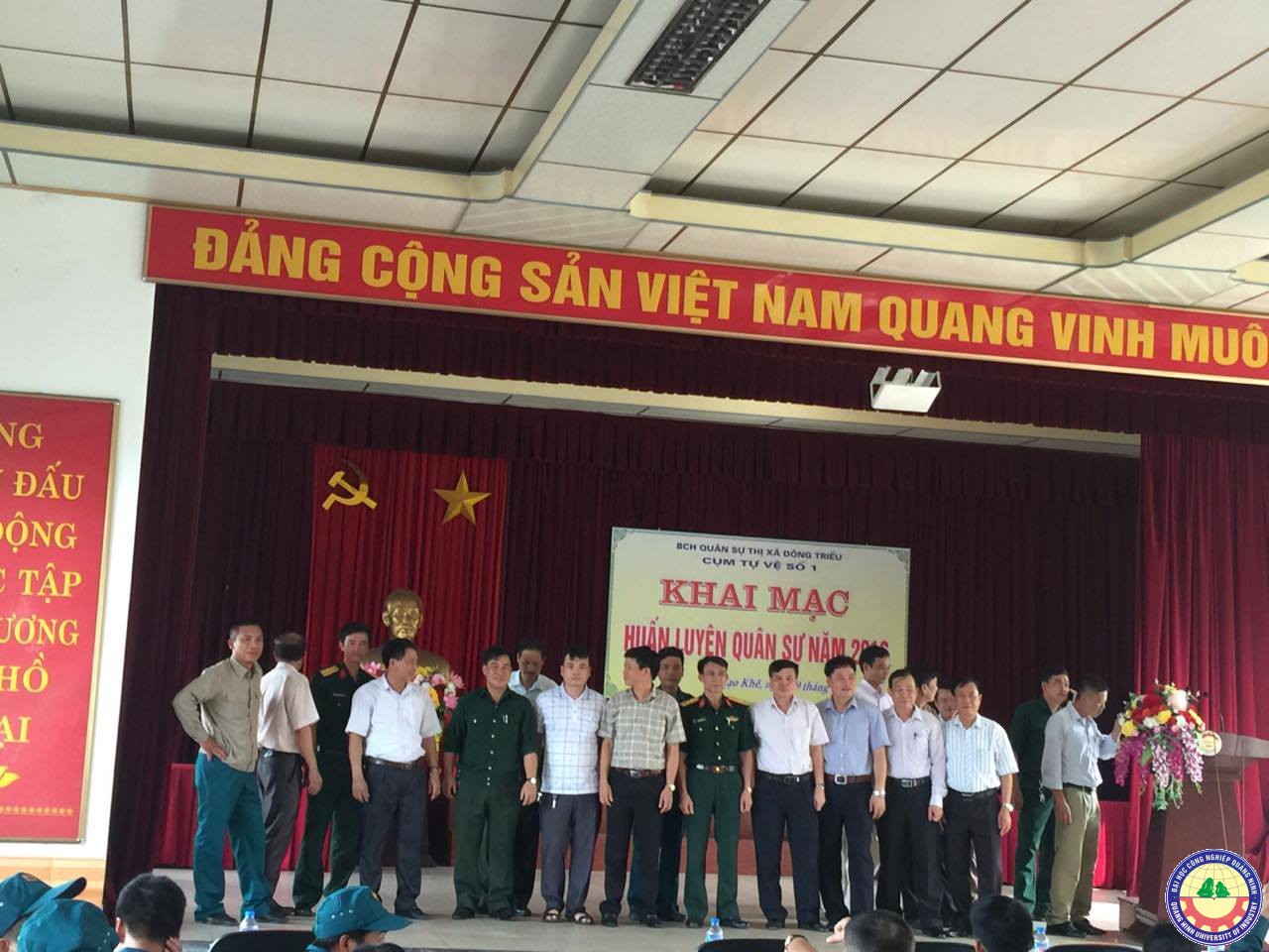 Trường Đại học Công nghiệp Quảng Ninh tham gia huấn luyện quân s?năm 2016