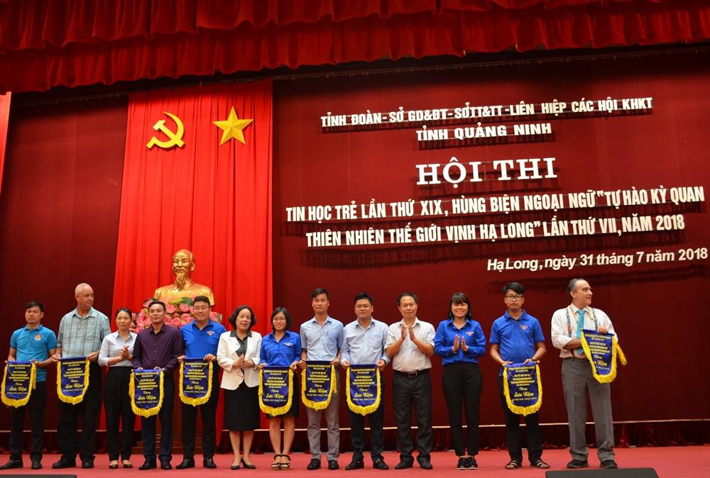 Học viên FLIC tham gia Hội thi hùng biện ngoại ngữ “Tự hào kỳ quan thiên nhiên thế giới Vịnh Hạ Long” lần thứ VII, năm 2018