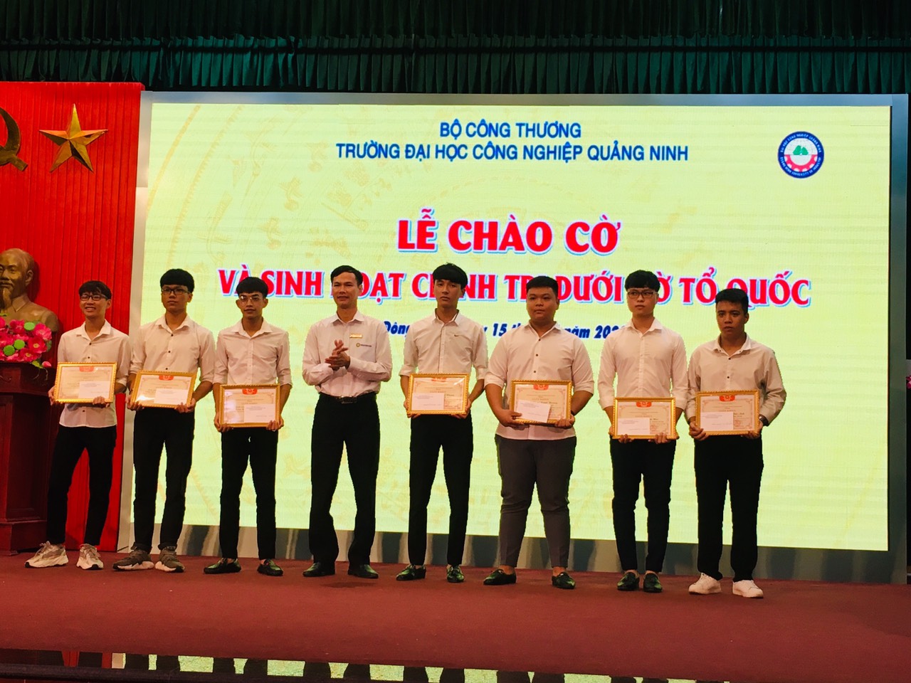 L?chào c?và sinh hoạt chính tr?dưới c?T?Quốc quý 2 năm 2020