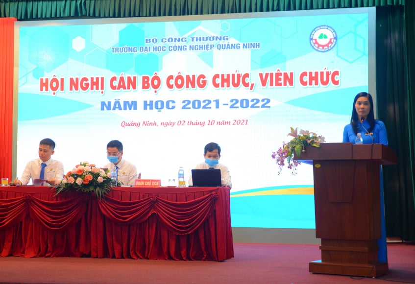 Trường Đại học Công nghiệp Quảng Ninh t?chức thành công Hội ngh?CBCCVC năm học 2021-2022