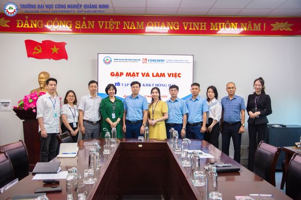 Gặp mặt và làm việc với Tập doàn Khoa học kỹ thuật Hồng Hải