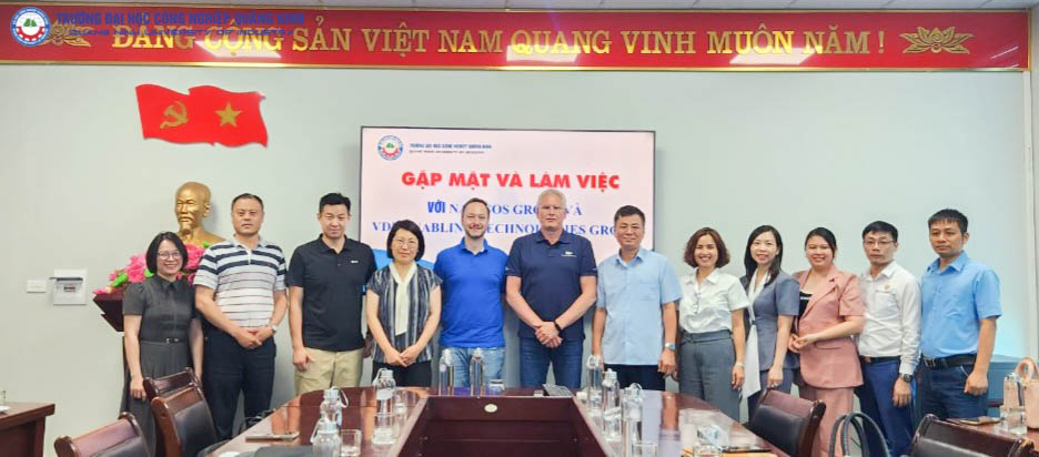 Làm việc với Navigos Group và VDL Enabling Technologies Group