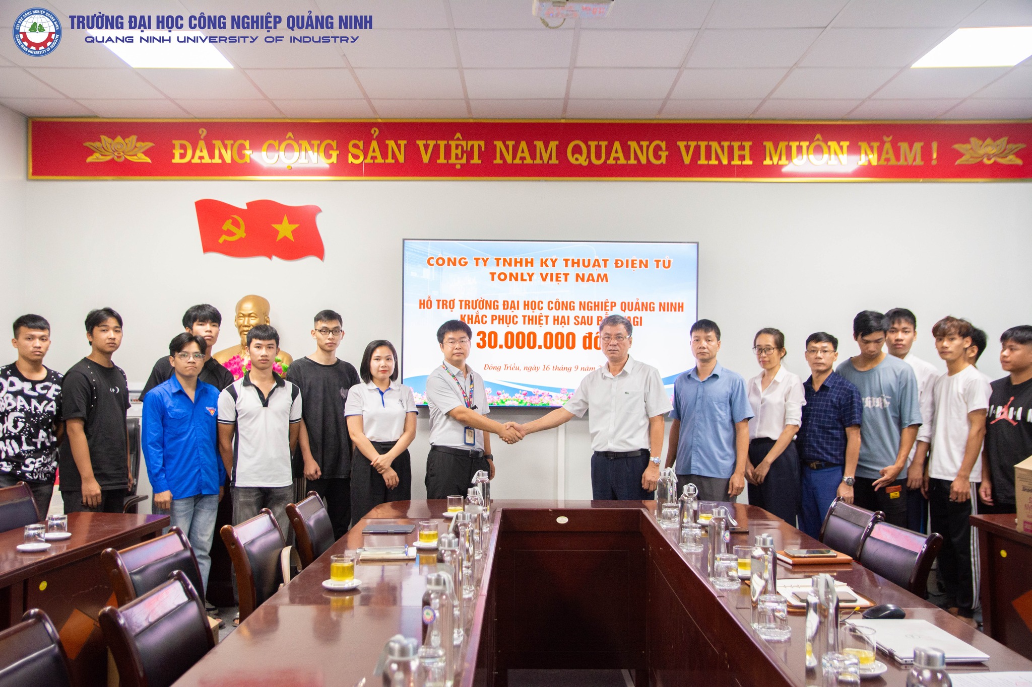 Chung tay khắc phục hậu quả sau bão